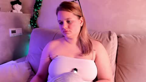 olisyasweet online show from January 4, 9:20 pm