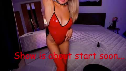 Snapshot of oliva_candy chatting on June 19, 7:50 pm oliva_candy online show from June 19, 7:50 pm