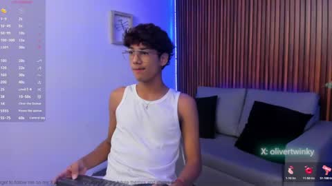 Snapshot of oliver20__ chatting on April 21, 5:14 am oliver20__ online show from April 21, 5:14 am