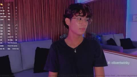 Snapshot of oliver20__ chatting on April 27, 9:46 pm oliver20__ online show from April 27, 9:46 pm