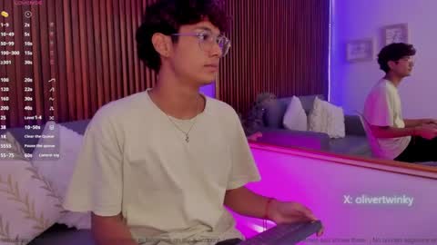 Snapshot of oliver20__ chatting on May 4, 10:39 pm oliver20__ online show from May 4, 10:39 pm