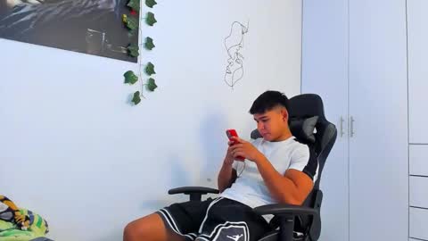 Oliver bray online show from December 16, 6:24 pm