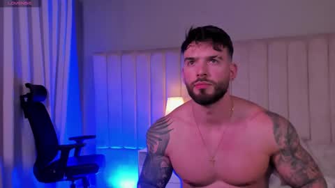 Snapshot of oliver_colt__ chatting on March 21, 2:27 am oliver_colt__ online show from March 21, 2:27 am