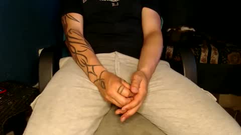 Snapshot of oliver_laid_2023 chatting on February 10, 8:35 pm oliver_laid_2023 online show from February 10, 8:35 pm
