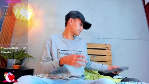 Snapshot of oliver_mejia chatting on December 6, 4:47 am THE MONSTER COCK OLIVER online show from December 6, 4:47 am