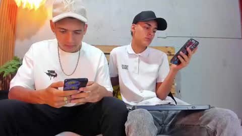 Snapshot of oliver_mejia chatting on February 19, 1:18 am THE MONSTER COCK OLIVER online show from February 19, 1:18 am