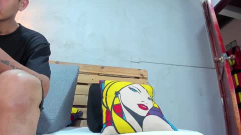 Snapshot of oliver_mejia chatting on February 27, 1:27 am THE MONSTER COCK OLIVER online show from February 27, 1:27 am