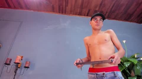 Snapshot of oliver_mejia chatting on March 7, 1:20 am THE MONSTER COCK OLIVER online show from March 7, 1:20 am