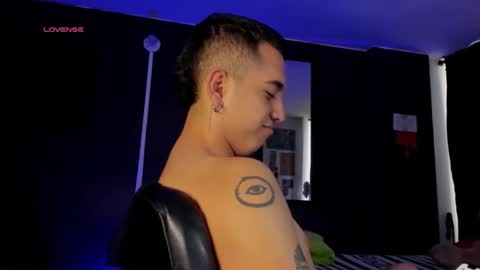 Snapshot of oliver_plata_ chatting on February 28, 5:47 pm Oliver online show from February 28, 5:47 pm