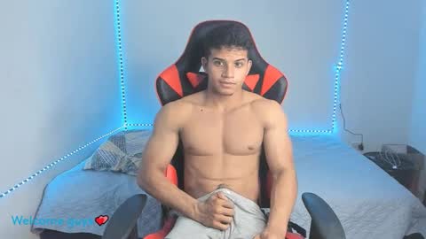 Snapshot of oliver_thompsson chatting on December 12, 11:58 pm oliver thompsson online show from December 12, 11:58 pm