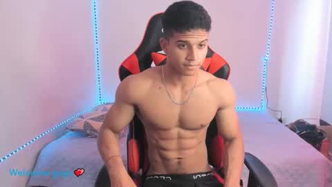 Snapshot of oliver_thompsson chatting on December 19, 4:46 pm oliver thompsson online show from December 19, 4:46 pm