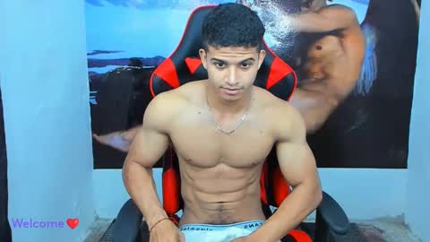 Snapshot of oliver_thompsson chatting on December 21, 2:37 pm oliver thompsson online show from December 21, 2:37 pm