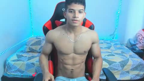 Snapshot of oliver_thompsson chatting on January 4, 5:05 pm oliver thompsson online show from January 4, 5:05 pm