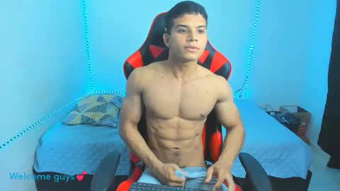 Snapshot of oliver_thompsson chatting on February 3, 12:47 am oliver thompsson online show from February 3, 12:47 am