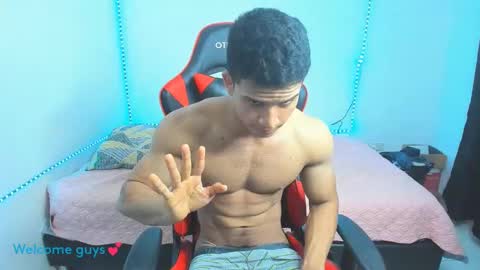 Snapshot of oliver_thompsson chatting on March 10, 12:51 am oliver thompsson online show from March 10, 12:51 am