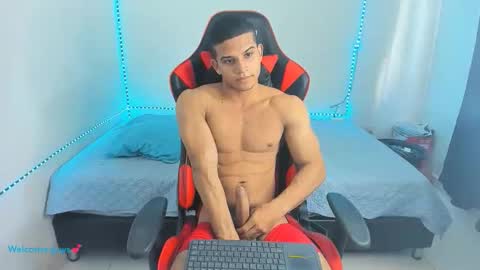 Snapshot of oliver_thompsson chatting on April 24, 8:00 pm oliver thompsson online show from April 24, 8:00 pm