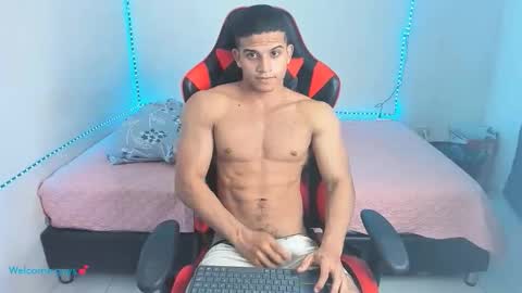 Snapshot of oliver_thompsson chatting on May 12, 3:47 am oliver thompsson online show from May 12, 3:47 am