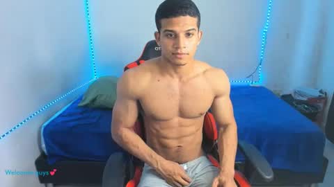Snapshot of oliver_thompsson chatting on June 16, 6:43 pm oliver thompsson online show from June 16, 6:43 pm