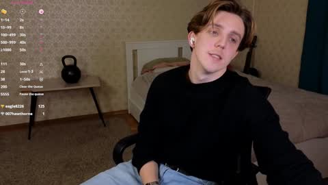 Snapshot of oliver_travis chatting on December 13, 2:10 am Oliver Evans online show from December 13, 2:10 am