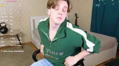 Snapshot of oliver_travis chatting on December 19, 11:46 pm Oliver Evans online show from December 19, 11:46 pm