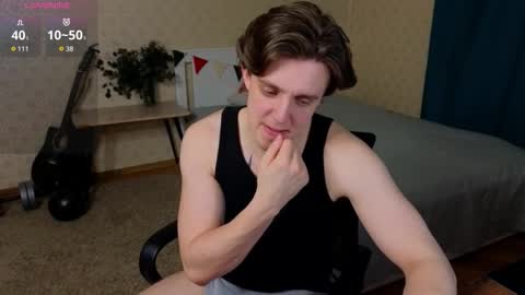 Snapshot of oliver_travis chatting on February 11, 3:44 am Oliver Evans online show from February 11, 3:44 am