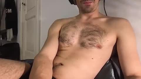 oliverbisbis1 online show from October 16, 12:00 am