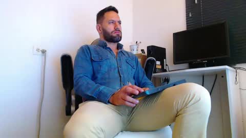 oliver online show from April 1, 1:23 pm