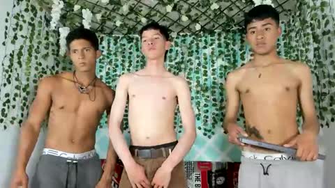 Snapshot of oliverhot_2005 chatting on February 23, 7:38 pm oliverhot_2005 online show from February 23, 7:38 pm