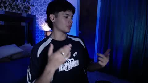 Snapshot of olivermorgan69 chatting on January 3, 7:29 pm Oliver online show from January 3, 7:29 pm