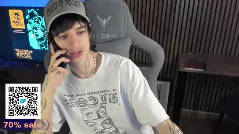 Snapshot of oliverrgroove chatting on March 25, 3:51 pm oliverrgroove online show from March 25, 3:51 pm