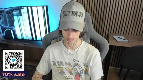 Snapshot of oliverrgroove chatting on April 2, 2:58 pm oliverrgroove online show from April 2, 2:58 pm