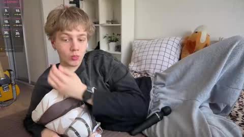 Snapshot of olivertasty chatting on April 21, 12:11 pm oliver online show from April 21, 12:11 pm