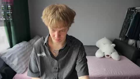 Snapshot of olivertasty chatting on May 12, 12:35 pm oliver online show from May 12, 12:35 pm