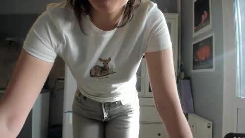 Snapshot of olivia__dream chatting on May 6, 3:28 pm olivia__dream online show from May 6, 3:28 pm
