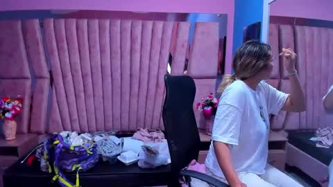 Snapshot of olivia_fox69 chatting on January 16, 12:02 am OLIVIA online show from January 16, 12:02 am