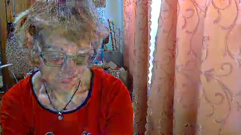 Olivia Mia online show from March 10, 7:35 am