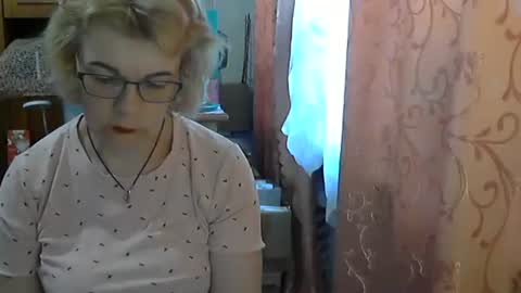 Olivia Mia online show from May 8, 8:41 am