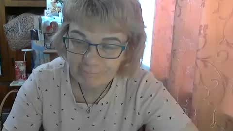 Olivia Mia online show from May 18, 5:57 am