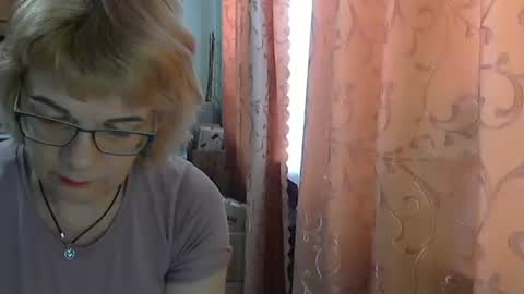 Olivia Mia online show from May 29, 8:12 am