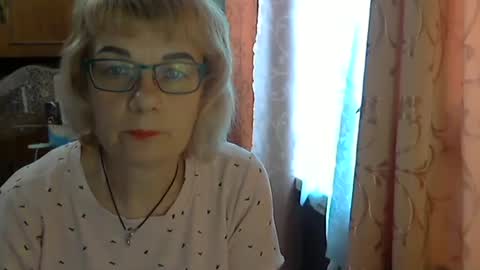 Olivia Mia online show from May 30, 8:33 am