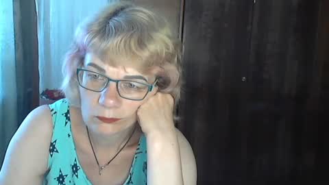 Snapshot of olivia_mia25 chatting on July 13, 8:28 am Olivia Mia online show from July 13, 8:28 am