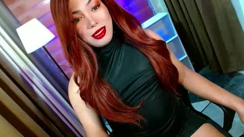 Snapshot of olivia_the_temptress27 chatting on April 18, 9:02 am Miss OLIVIA online show from April 18, 9:02 am