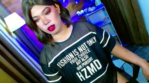Snapshot of olivia_the_temptress27 chatting on April 23, 12:29 pm Miss OLIVIA online show from April 23, 12:29 pm