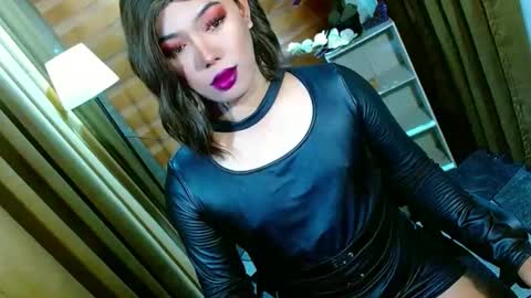 Snapshot of olivia_the_temptress27 chatting on April 27, 9:18 am Miss OLIVIA online show from April 27, 9:18 am
