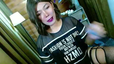 Snapshot of olivia_the_temptress27 chatting on May 1, 9:58 am Miss OLIVIA online show from May 1, 9:58 am