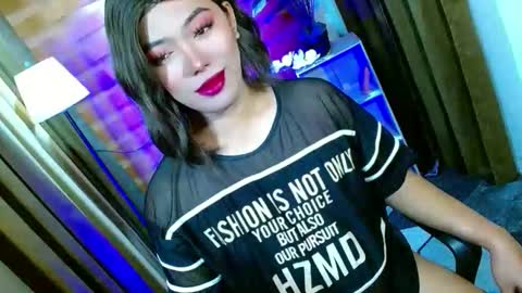 Snapshot of olivia_the_temptress27 chatting on May 2, 9:03 am Miss OLIVIA online show from May 2, 9:03 am