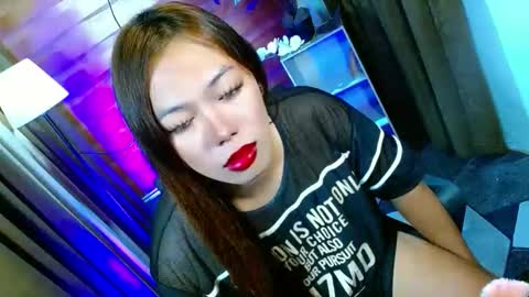 Snapshot of olivia_the_temptress27 chatting on May 7, 5:24 am Miss OLIVIA online show from May 7, 5:24 am