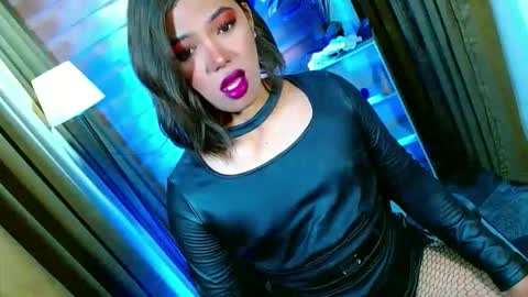 Snapshot of olivia_the_temptress27 chatting on May 16, 6:43 am Miss OLIVIA online show from May 16, 6:43 am