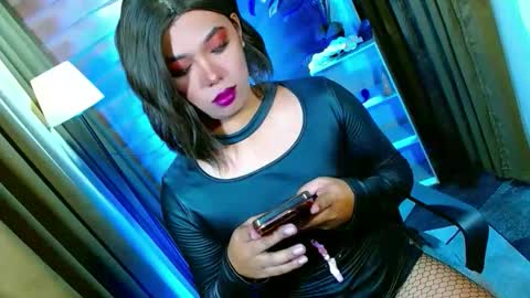 Snapshot of olivia_the_temptress27 chatting on May 16, 10:36 am Miss OLIVIA online show from May 16, 10:36 am