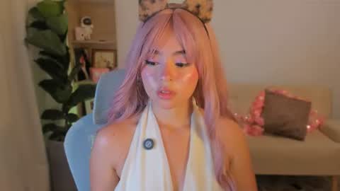 Snapshot of olivia_xd_ chatting on June 15, 5:53 am Olivia online show from June 15, 5:53 am